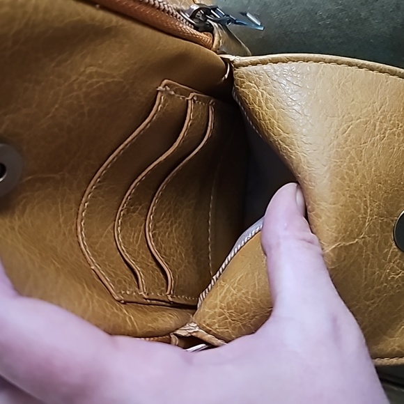 Camel brown small crossbody sling bag with adjustable strap - Picture 3 of 9